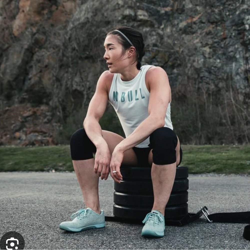 Nobull CrossFit muscle crop top tank size small mint green soft lululemon alo
